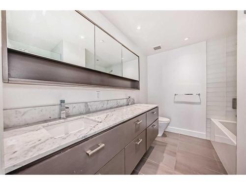 901-1025 5 Avenue Sw, Calgary, AB - Indoor Photo Showing Bathroom