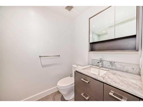 901-1025 5 Avenue Sw, Calgary, AB - Indoor Photo Showing Bathroom
