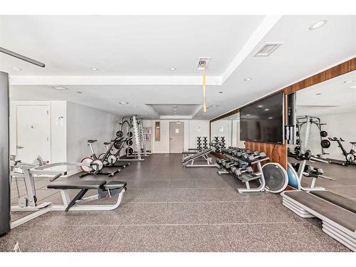 901-1025 5 Avenue Sw, Calgary, AB - Indoor Photo Showing Gym Room