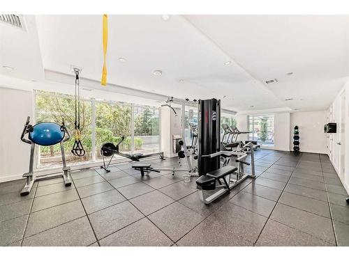 901-1025 5 Avenue Sw, Calgary, AB - Indoor Photo Showing Gym Room