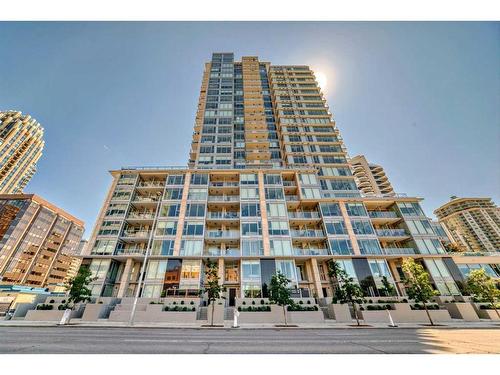 901-1025 5 Avenue Sw, Calgary, AB - Outdoor With Balcony With Facade