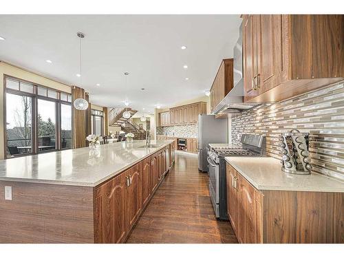 5 Elveden Point Sw, Calgary, AB - Indoor Photo Showing Kitchen With Upgraded Kitchen