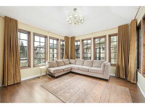 5 Elveden Point Sw, Calgary, AB - Indoor Photo Showing Living Room