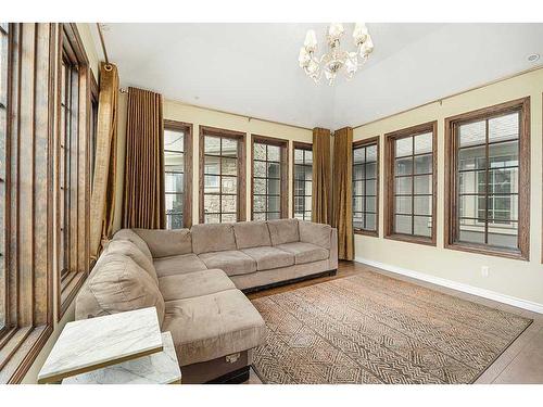 5 Elveden Point Sw, Calgary, AB - Indoor Photo Showing Living Room