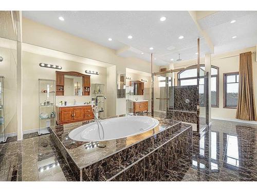 5 Elveden Point Sw, Calgary, AB - Indoor Photo Showing Bathroom