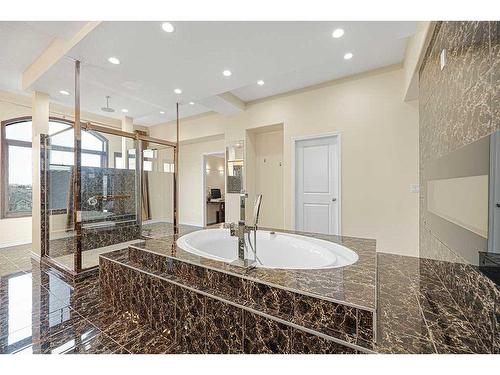 5 Elveden Point Sw, Calgary, AB - Indoor Photo Showing Bathroom