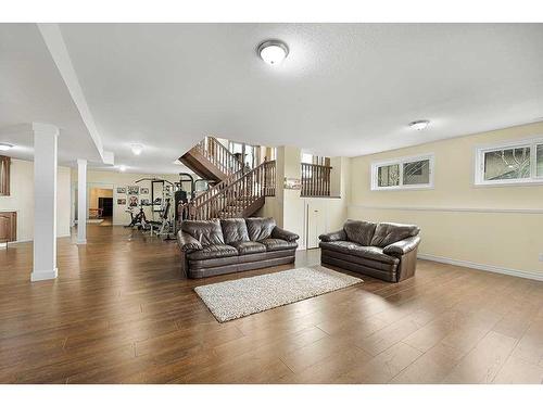 5 Elveden Point Sw, Calgary, AB - Indoor Photo Showing Living Room