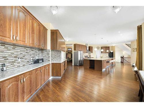 5 Elveden Point Sw, Calgary, AB - Indoor Photo Showing Kitchen