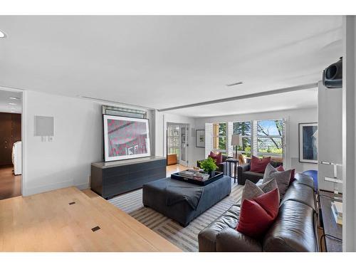 3050 Signal Hill Drive Sw, Calgary, AB - Indoor Photo Showing Living Room