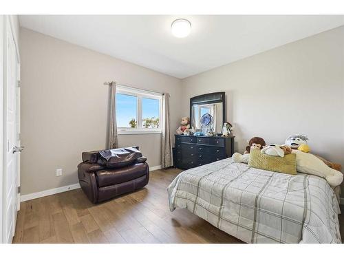 243077 Range Road 255, Rural Wheatland County, AB - Indoor Photo Showing Bedroom