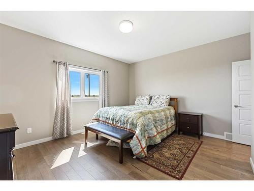 243077 Range Road 255, Rural Wheatland County, AB - Indoor Photo Showing Bedroom