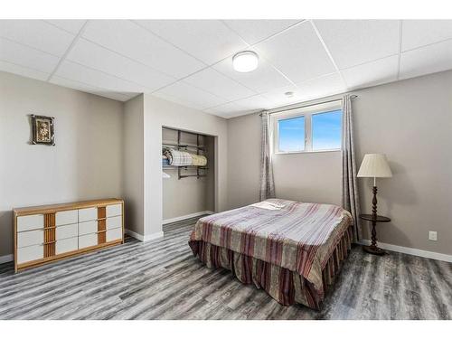 243077 Range Road 255, Rural Wheatland County, AB - Indoor Photo Showing Bedroom