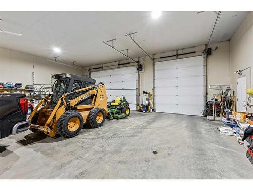 243077 Range Road 255, Rural Wheatland County, AB - Indoor Photo Showing Garage