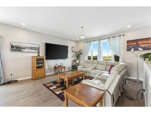 243077 Range Road 255, Rural Wheatland County, AB - Indoor Photo Showing Living Room