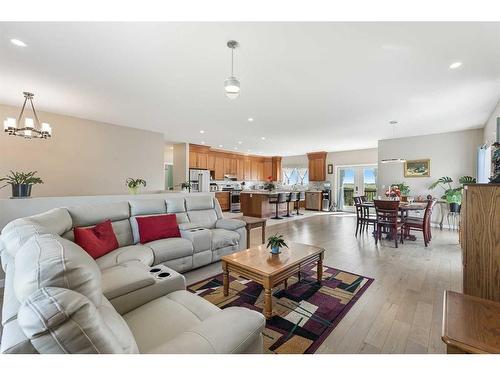 243077 Range Road 255, Rural Wheatland County, AB - Indoor Photo Showing Living Room