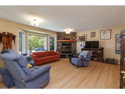 2728 49 Street Sw, Calgary, AB - Indoor Photo Showing Living Room With Fireplace
