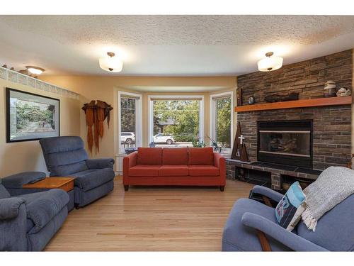 2728 49 Street Sw, Calgary, AB - Indoor Photo Showing Living Room With Fireplace