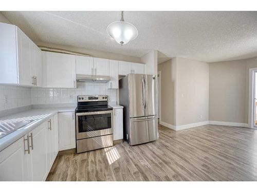 1072 Country Hills Circle Nw, Calgary, AB - Indoor Photo Showing Kitchen