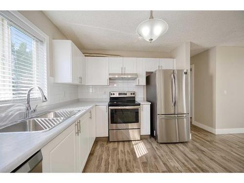 1072 Country Hills Circle Nw, Calgary, AB - Indoor Photo Showing Kitchen With Double Sink