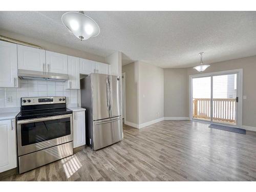 1072 Country Hills Circle Nw, Calgary, AB - Indoor Photo Showing Kitchen