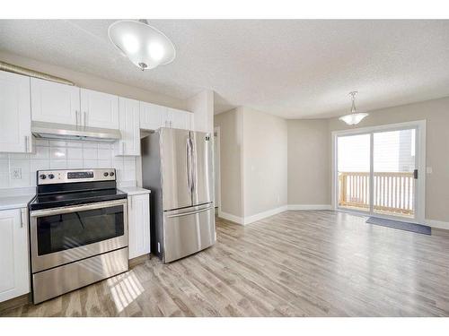 1072 Country Hills Circle Nw, Calgary, AB - Indoor Photo Showing Kitchen