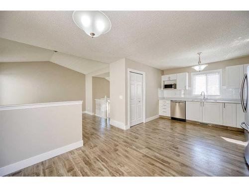 1072 Country Hills Circle Nw, Calgary, AB - Indoor Photo Showing Kitchen