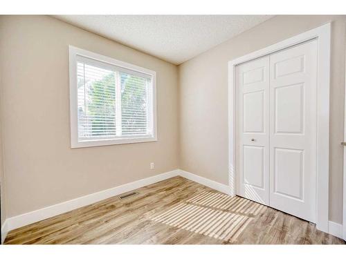 1072 Country Hills Circle Nw, Calgary, AB - Indoor Photo Showing Other Room