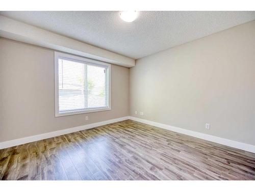 1072 Country Hills Circle Nw, Calgary, AB - Indoor Photo Showing Other Room