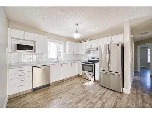 1072 Country Hills Circle Nw, Calgary, AB - Indoor Photo Showing Kitchen