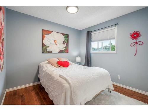378 Arbour Grove Close Nw, Calgary, AB - Indoor Photo Showing Bedroom