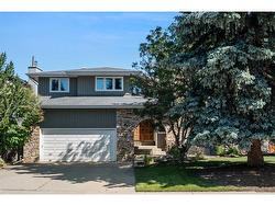 67 Wood Willow Close SW Calgary, AB T2W 4H1