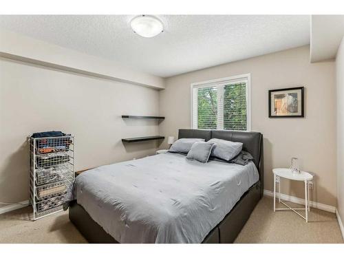 202-736 57 Avenue Sw, Calgary, AB - Indoor Photo Showing Bedroom