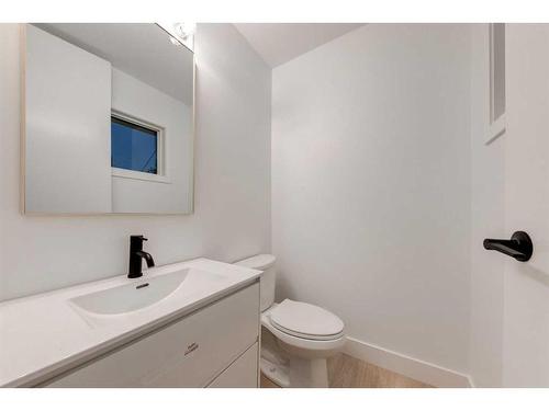 5408 Lakeview Drive Sw, Calgary, AB - Indoor Photo Showing Bathroom