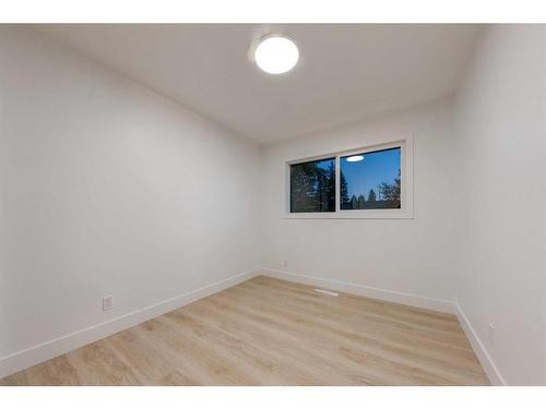 5408 Lakeview Drive Sw, Calgary, AB - Indoor Photo Showing Other Room