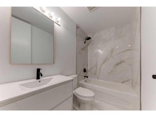 5408 Lakeview Drive Sw, Calgary, AB - Indoor Photo Showing Bathroom