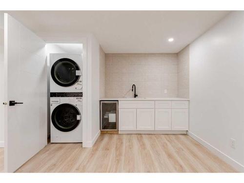 5408 Lakeview Drive Sw, Calgary, AB - Indoor Photo Showing Laundry Room