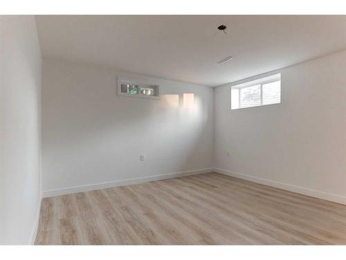 5408 Lakeview Drive Sw, Calgary, AB - Indoor Photo Showing Other Room