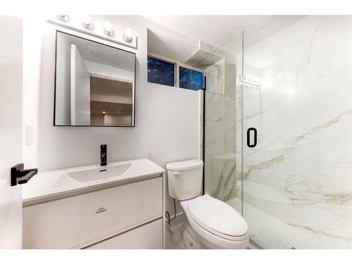 5408 Lakeview Drive Sw, Calgary, AB - Indoor Photo Showing Bathroom