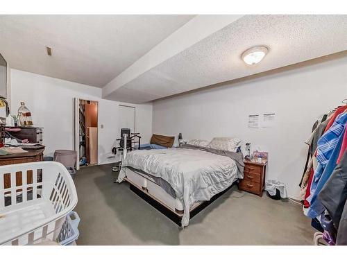 735 67 Avenue Sw, Calgary, AB - Indoor Photo Showing Bedroom