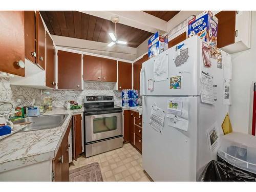 735 67 Avenue Sw, Calgary, AB - Indoor Photo Showing Kitchen