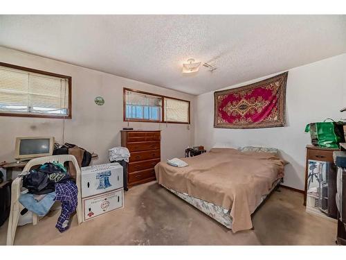 735 67 Avenue Sw, Calgary, AB - Indoor Photo Showing Bedroom