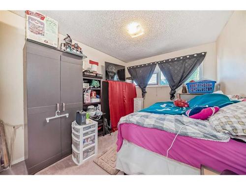 735 67 Avenue Sw, Calgary, AB - Indoor Photo Showing Bedroom