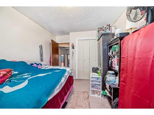 735 67 Avenue Sw, Calgary, AB - Indoor Photo Showing Bedroom