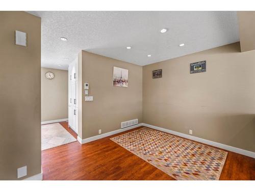 15 Beacham Way Nw, Calgary, AB - Indoor Photo Showing Other Room