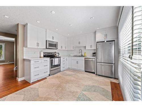 15 Beacham Way Nw, Calgary, AB - Indoor Photo Showing Kitchen With Upgraded Kitchen