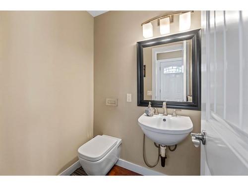 15 Beacham Way Nw, Calgary, AB - Indoor Photo Showing Bathroom
