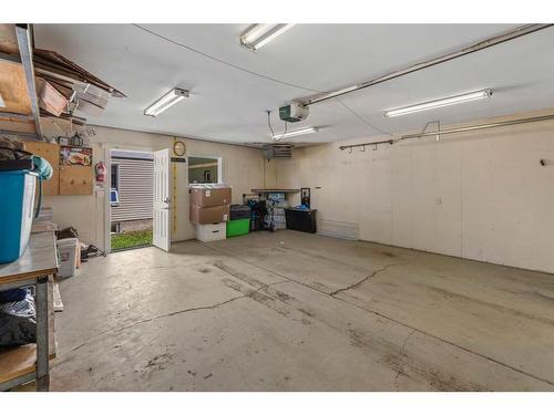 15 Beacham Way Nw, Calgary, AB - Indoor Photo Showing Garage