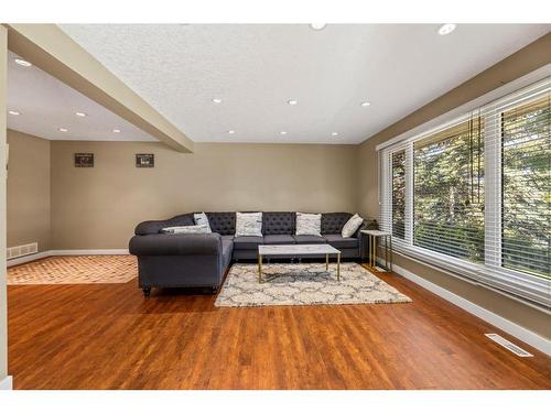 15 Beacham Way Nw, Calgary, AB - Indoor Photo Showing Other Room