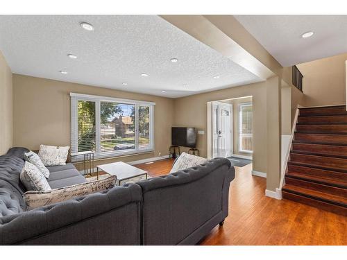 15 Beacham Way Nw, Calgary, AB - Indoor Photo Showing Living Room