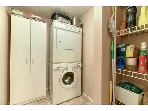 2208-5200 44 Avenue Ne, Calgary, AB - Indoor Photo Showing Laundry Room